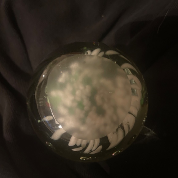 Vintage hand blown glass paper weight - Picture 3 of 3